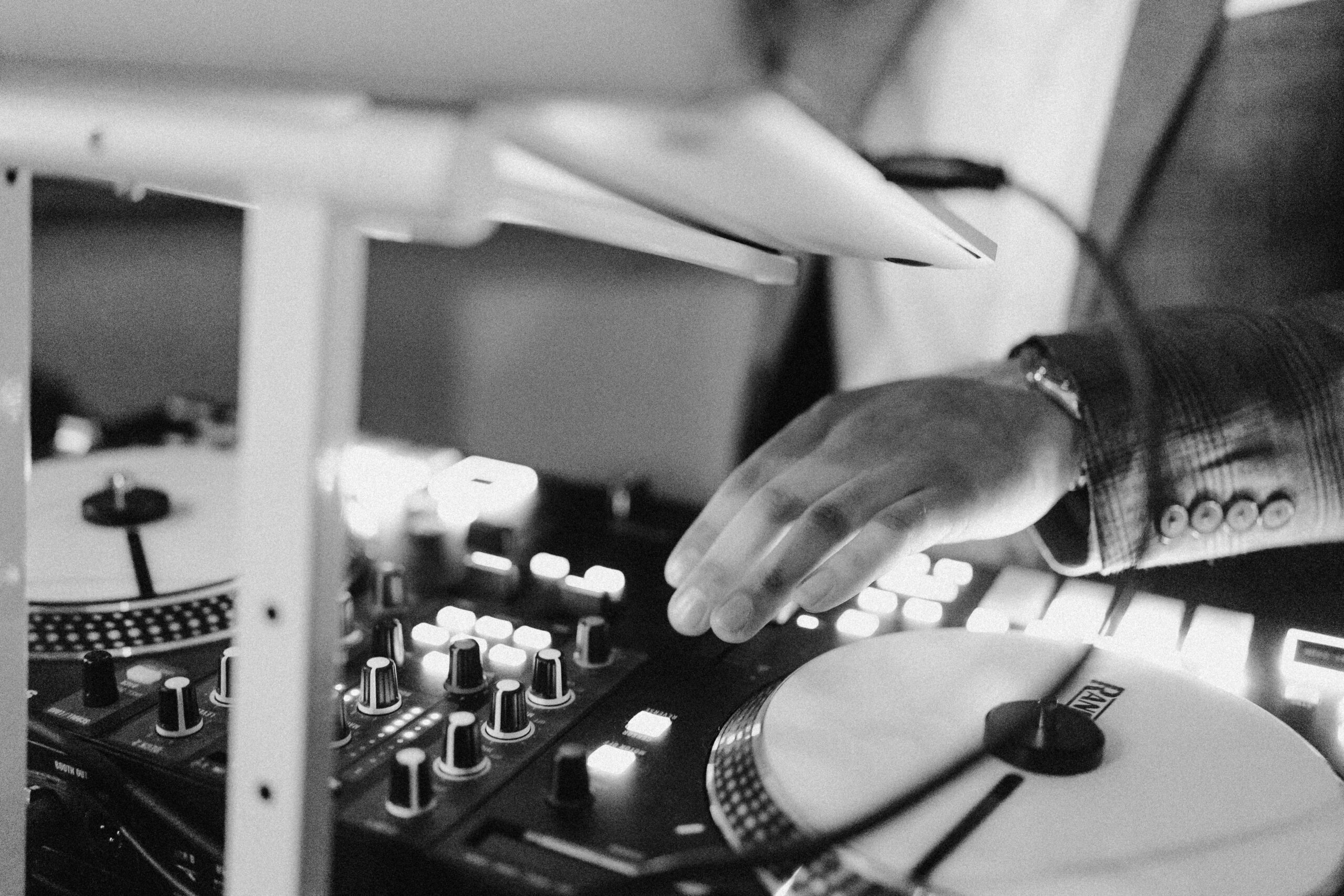 gallery-6 DJ 4 Scaled